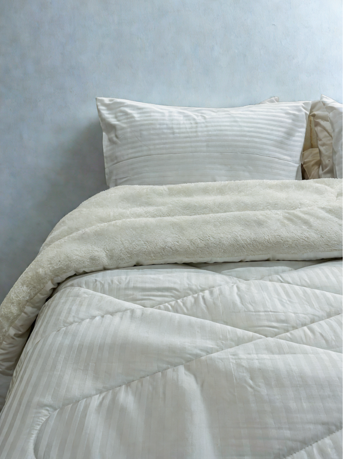 Hotel Style Stripes Fur Quilt Set