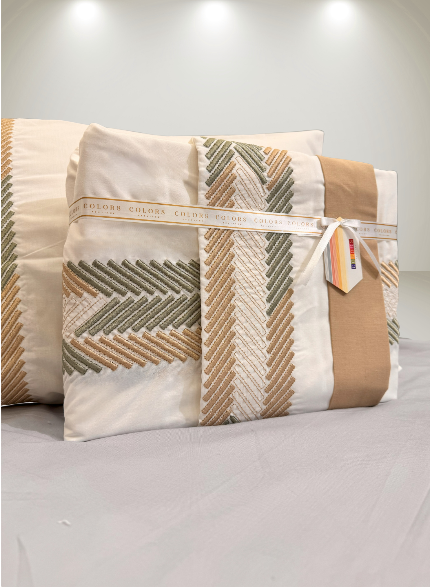 PolyCotton Embroidered Bed Sheet Set (Model 21).