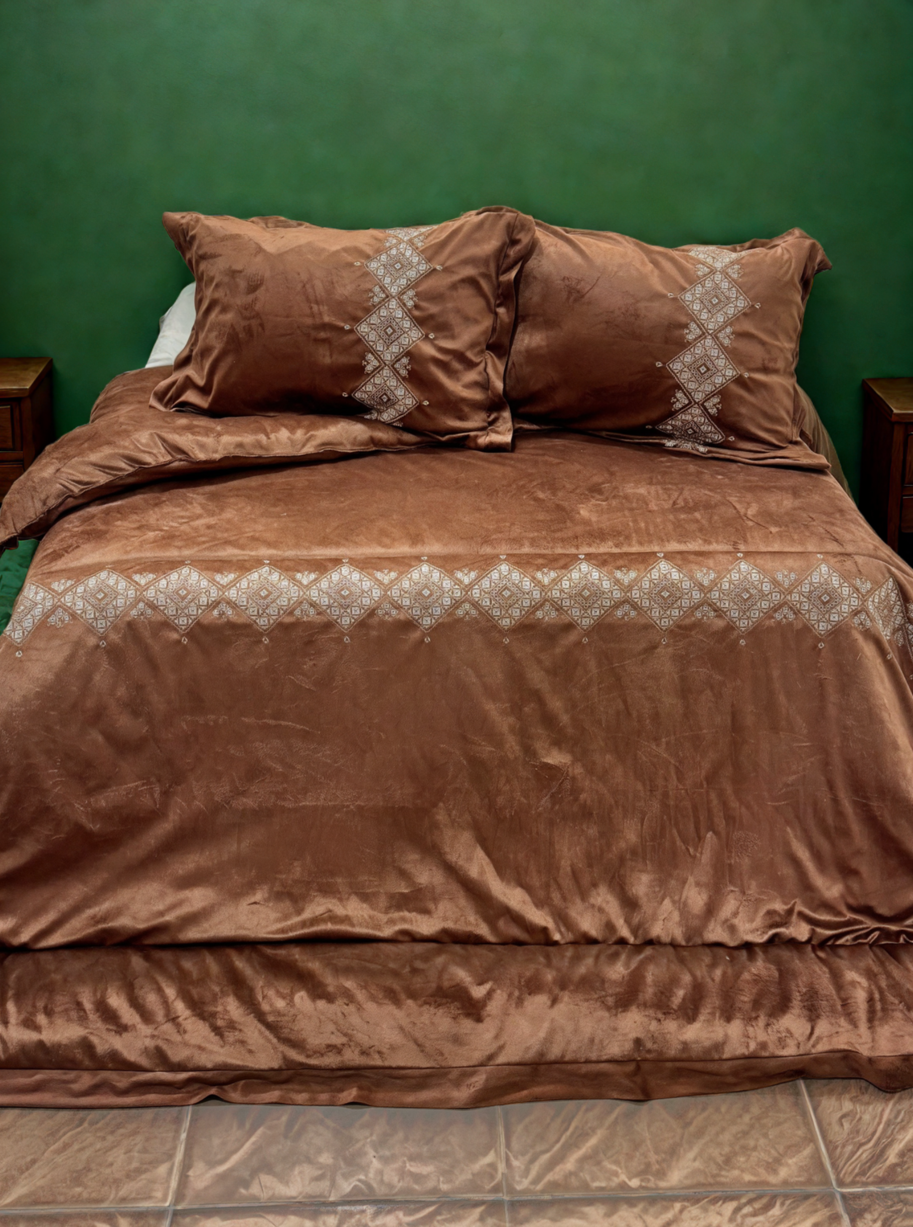 Embroidered Velvet (Qatifa) Quilt Set