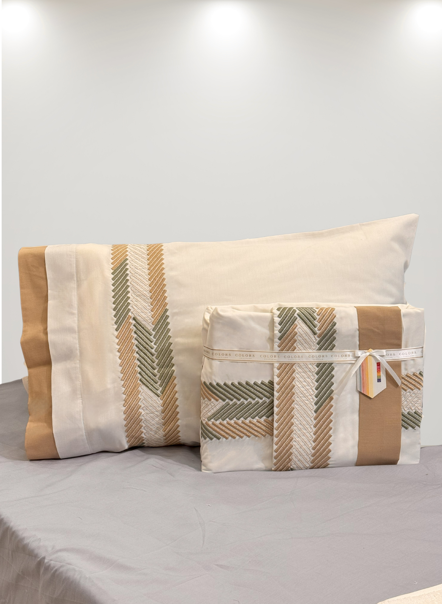 PolyCotton Embroidered Bed Sheet Set (Model 21).