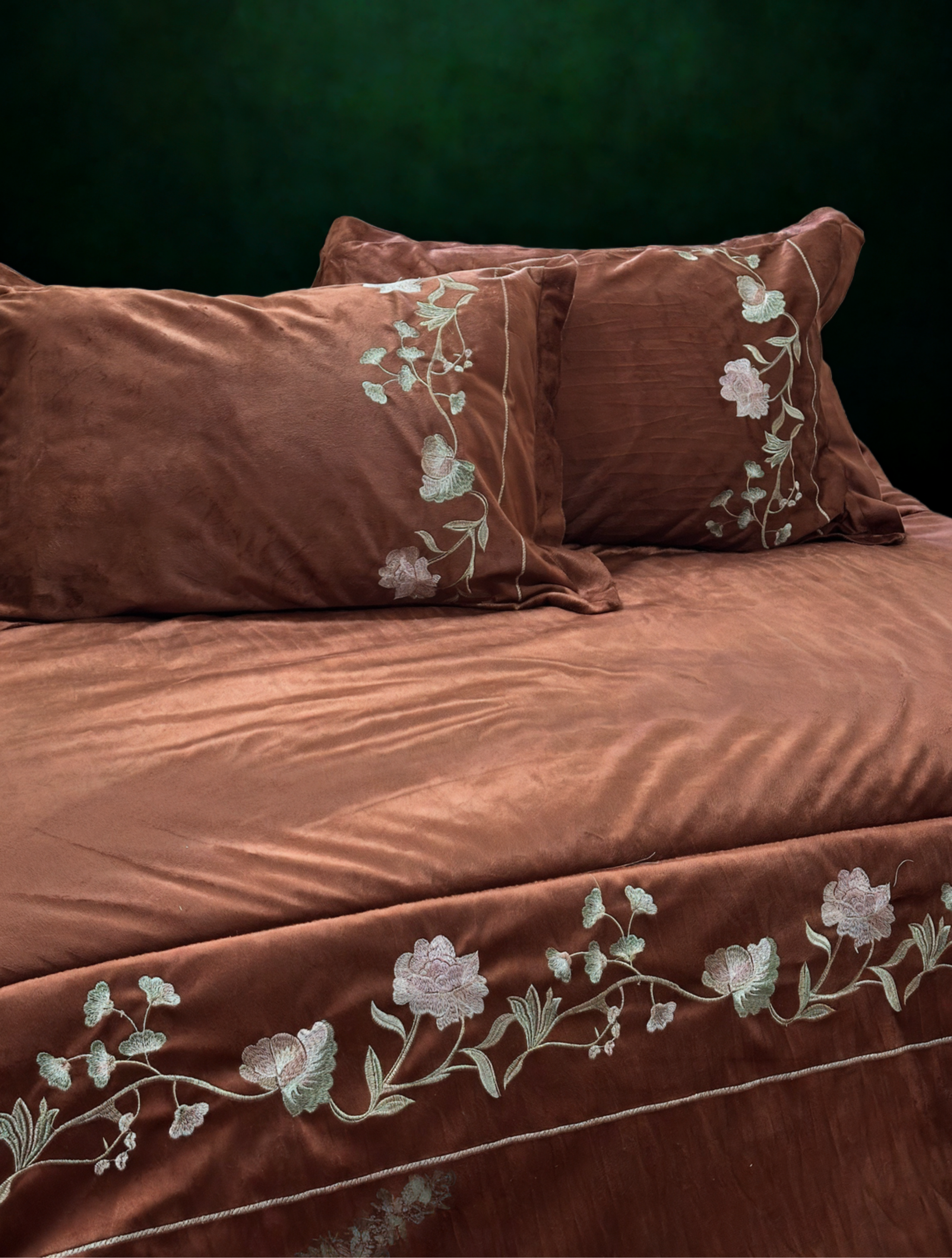 Embroidered Velvet (Qatifa) Quilt Set
