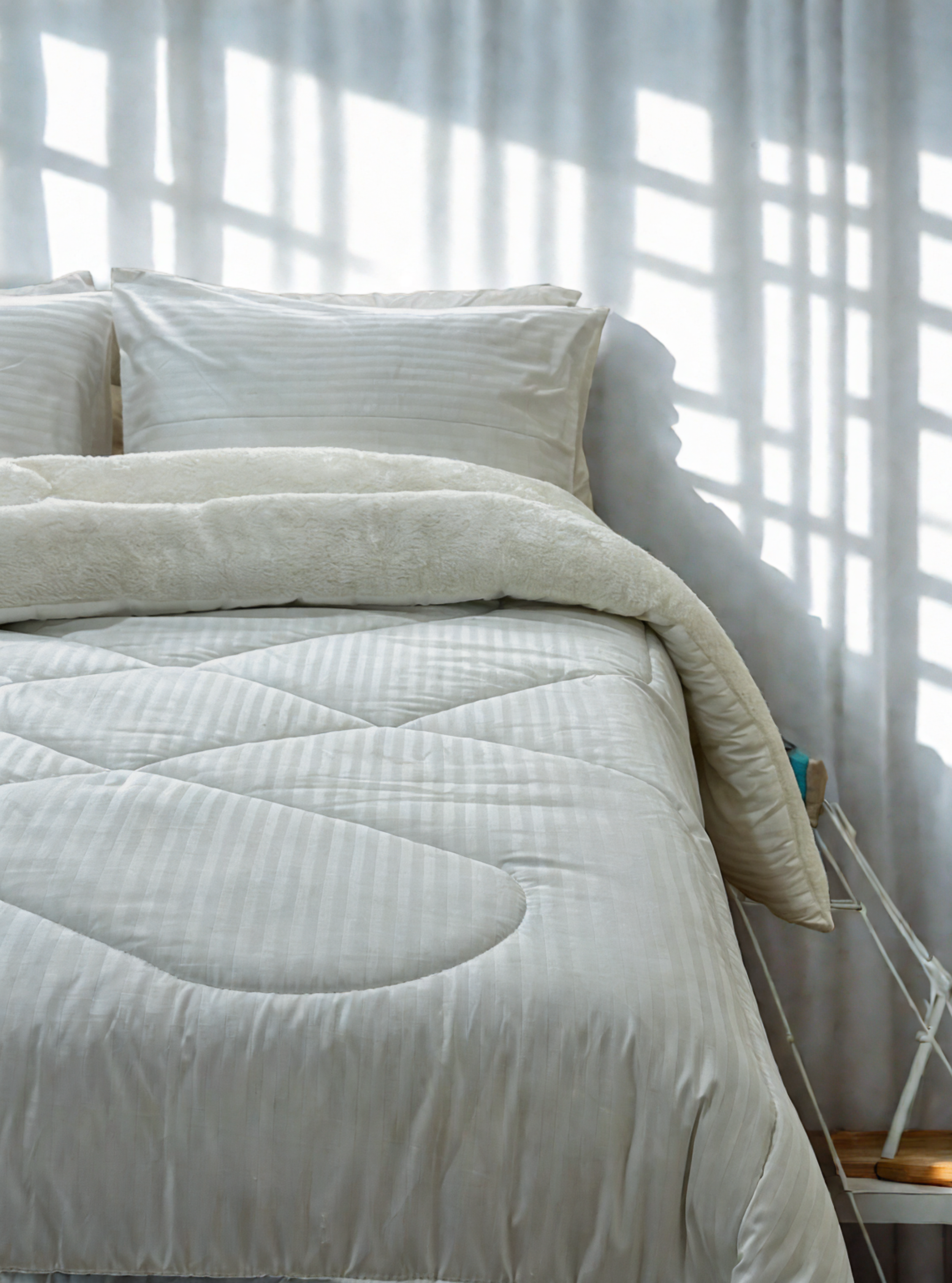 Hotel Style Stripes Fur Quilt Set