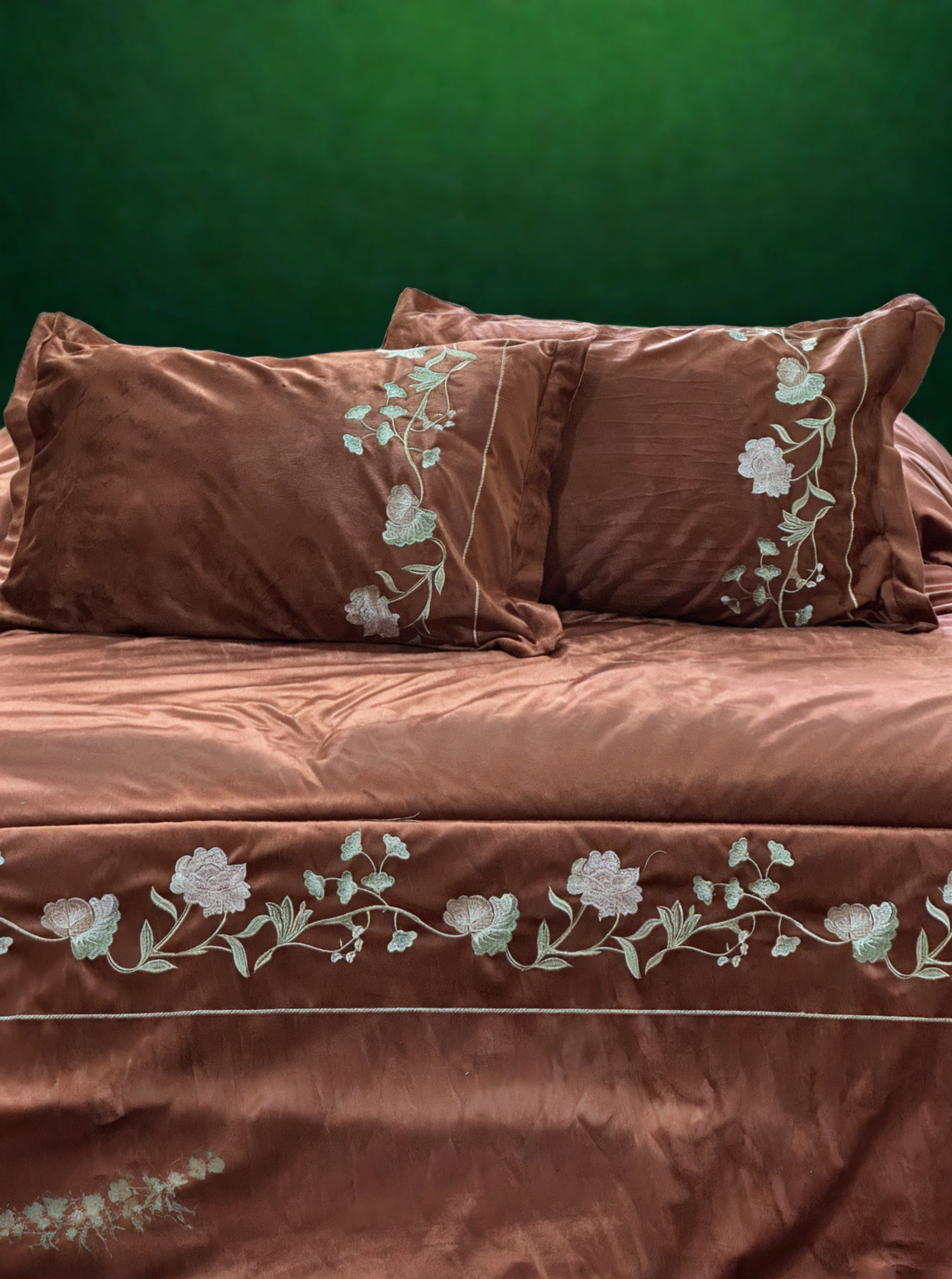 Embroidered Velvet (Qatifa) Quilt Set
