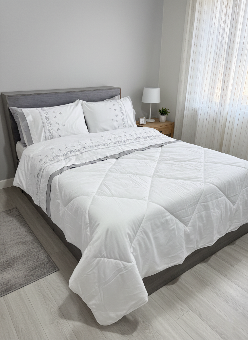 Grey X White Leaf Embroidered Quilt Set (Soft Cotton Satin)