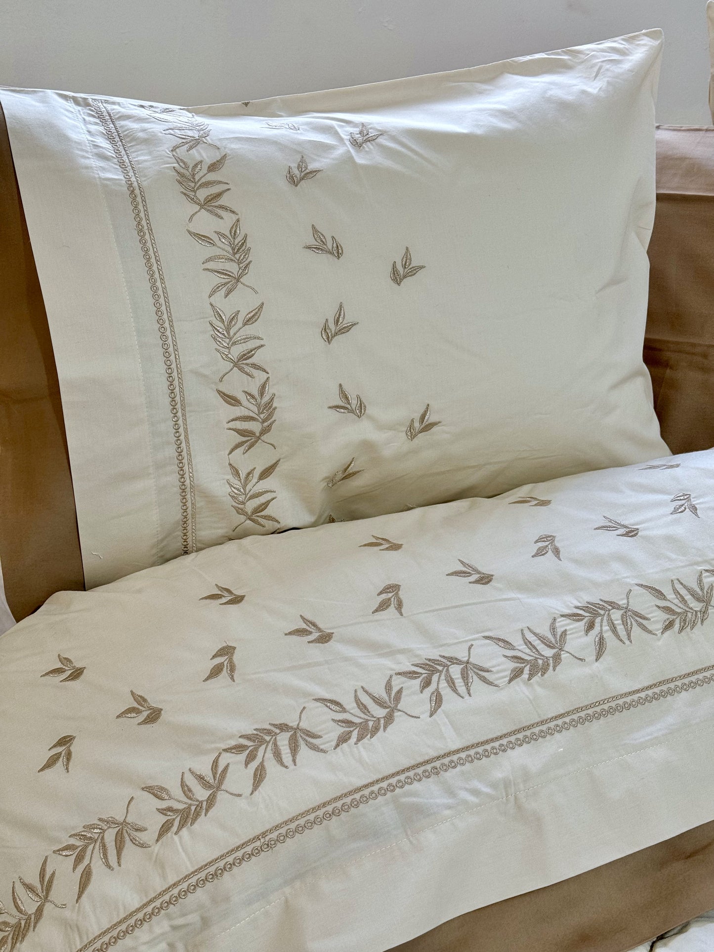 White X Brown Leaves Shaped Embroidered Quilt Set (Soft Cotton Satin)