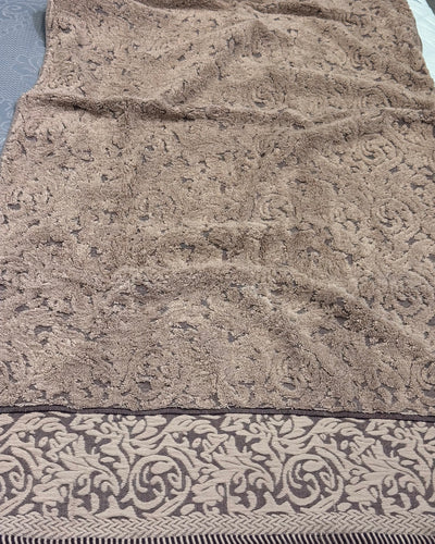 Luxury Grey Cotton Bath Towel with Jacquard Design (70x140 cm)