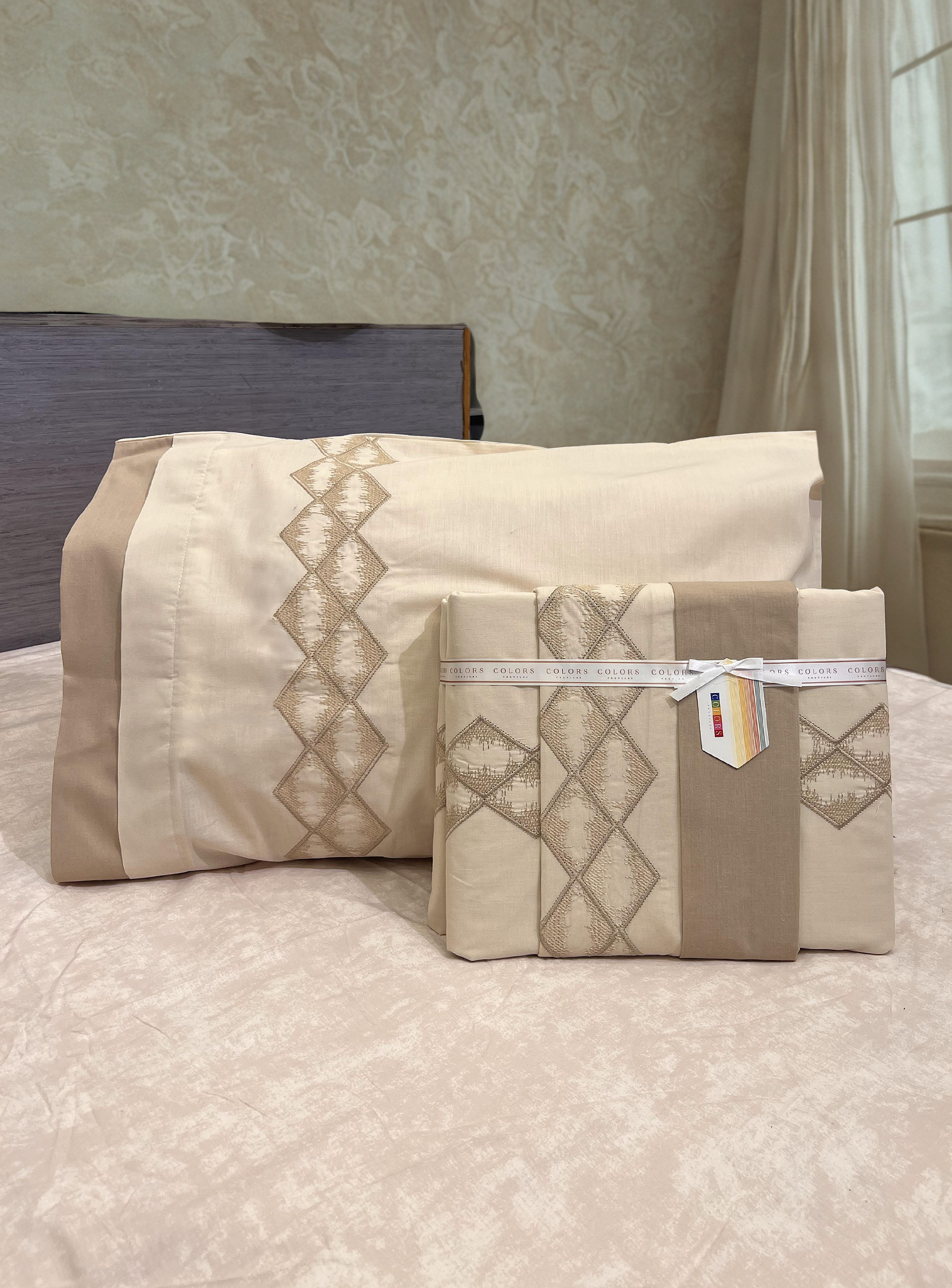 PolyCotton Embroidered Bed Sheet Set (Model 20).