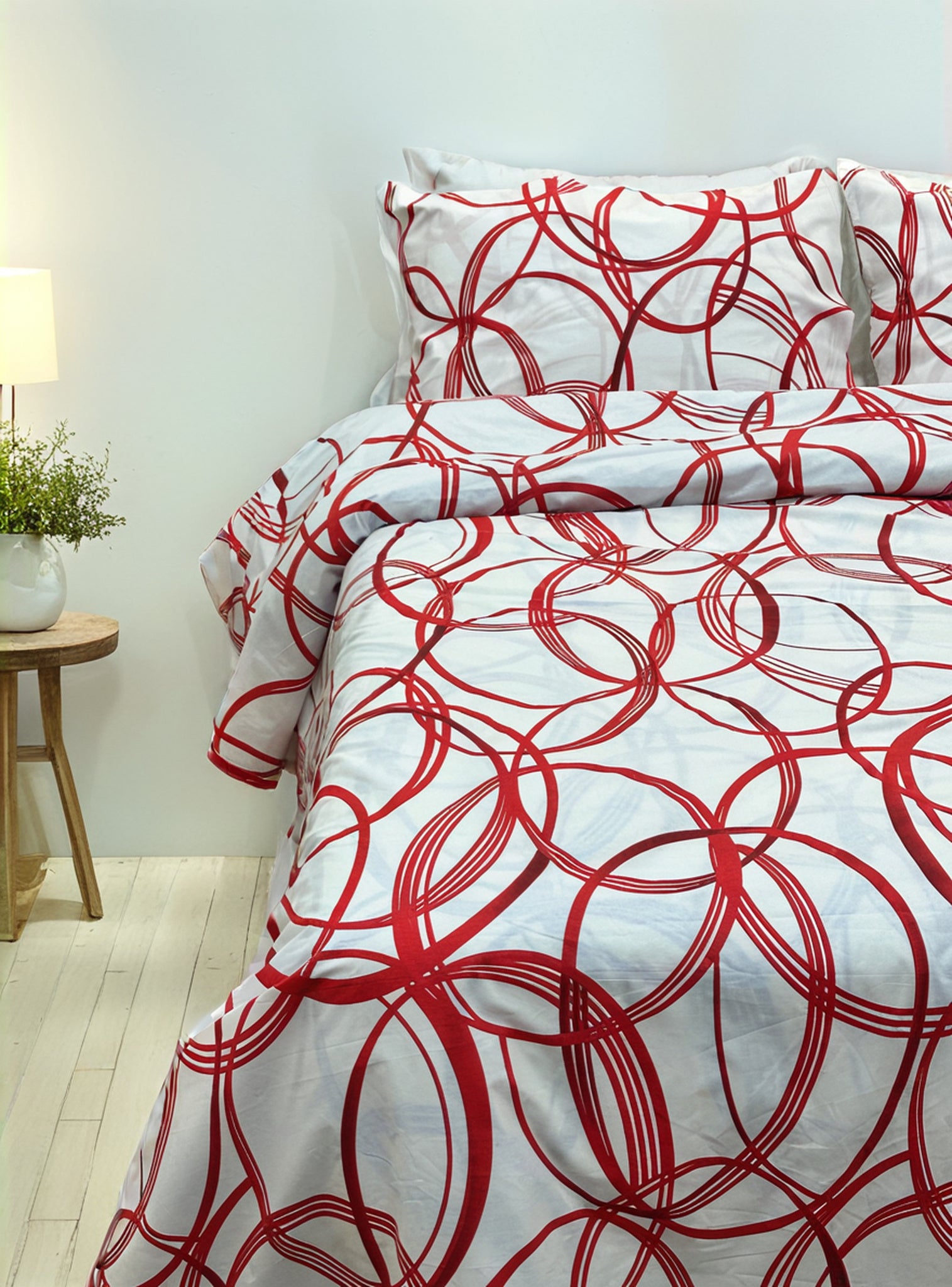 Red Circles Printed Bedsheet Set (Pure Ranforce Cotton)