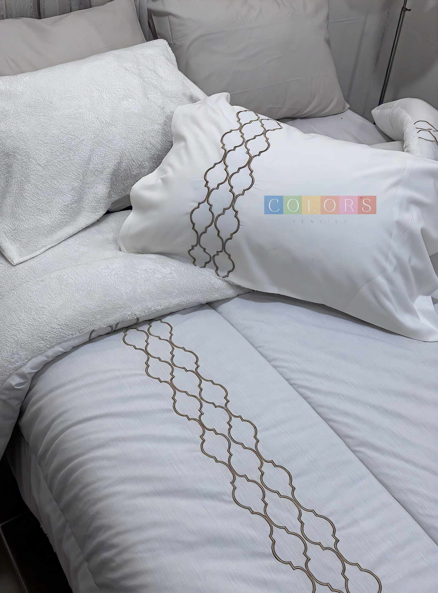 Luxurious Embroidered Quilt Set with Fur Backing( New Arrival )